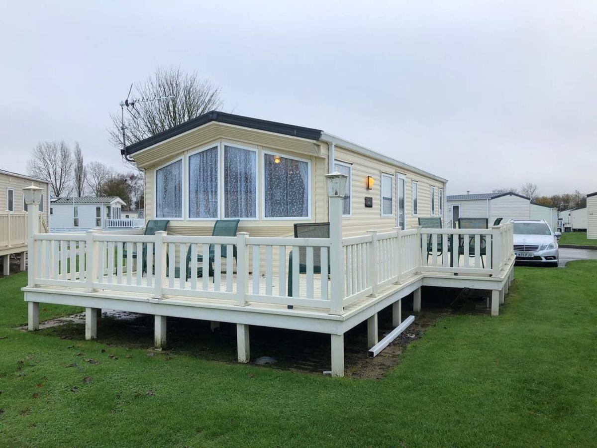 Villa Caravan In The Cotswolds Cirencester Exterior foto