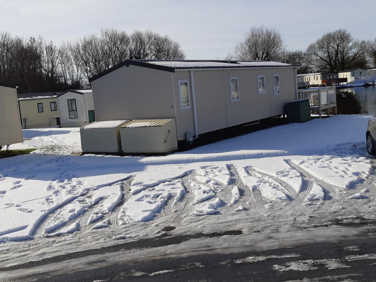 Villa Caravan In The Cotswolds Cirencester Exterior foto