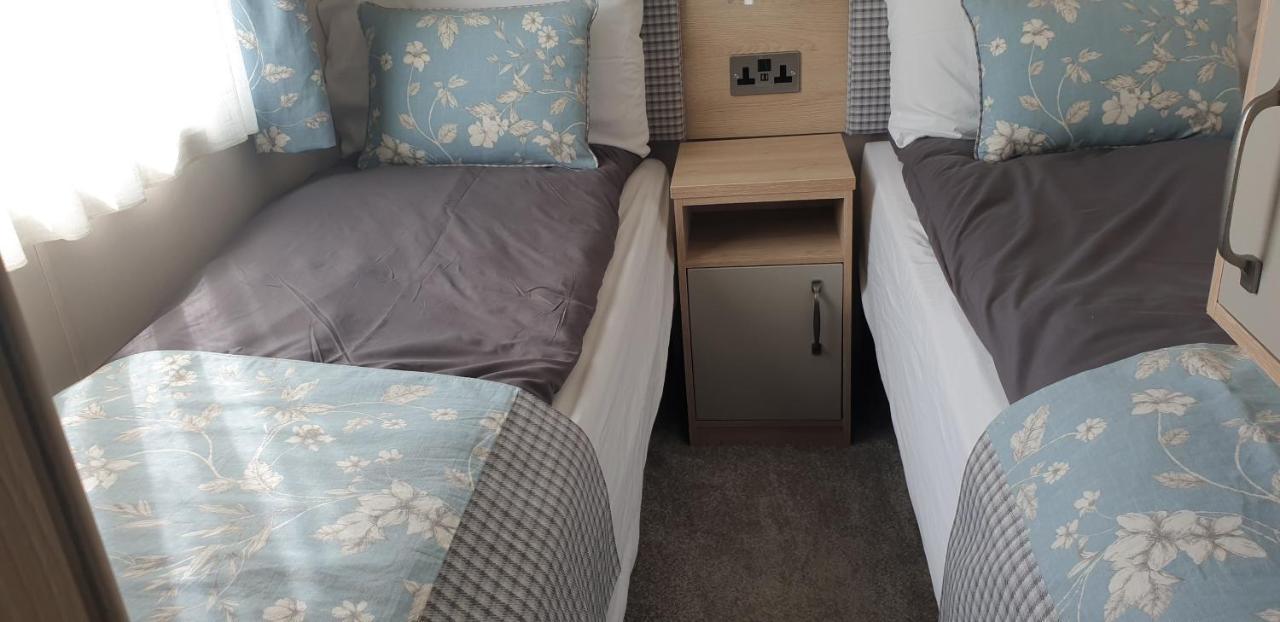 Villa Caravan In The Cotswolds Cirencester Exterior foto