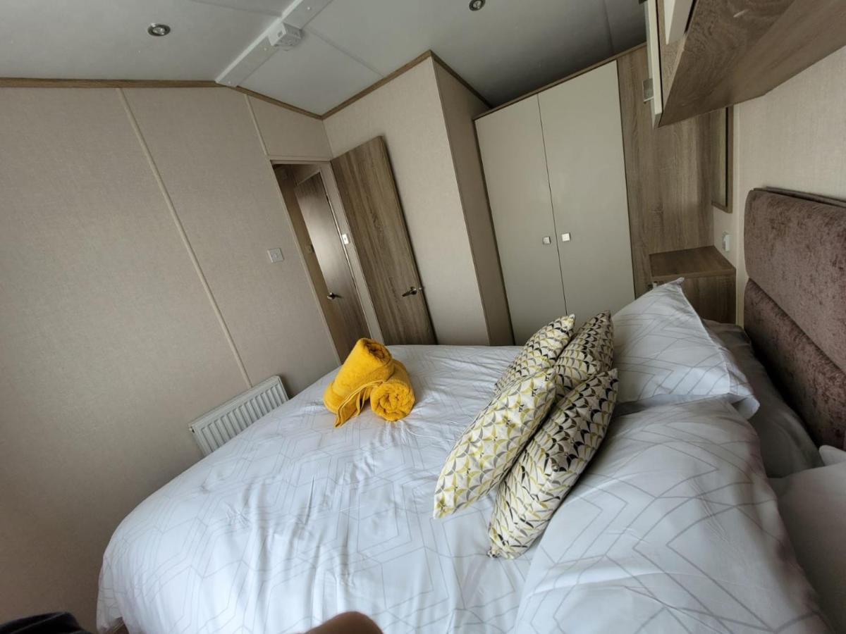 Villa Caravan In The Cotswolds Cirencester Exterior foto