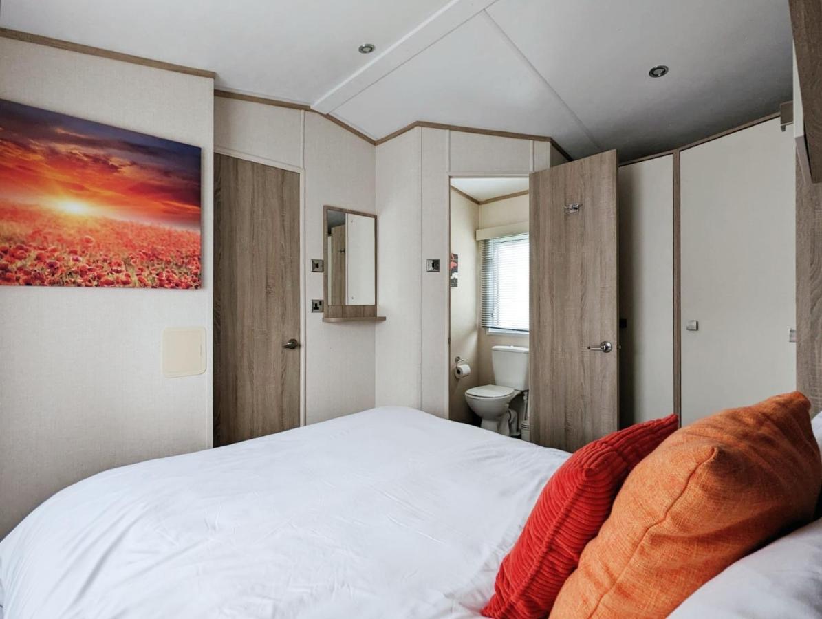 Villa Caravan In The Cotswolds Cirencester Exterior foto
